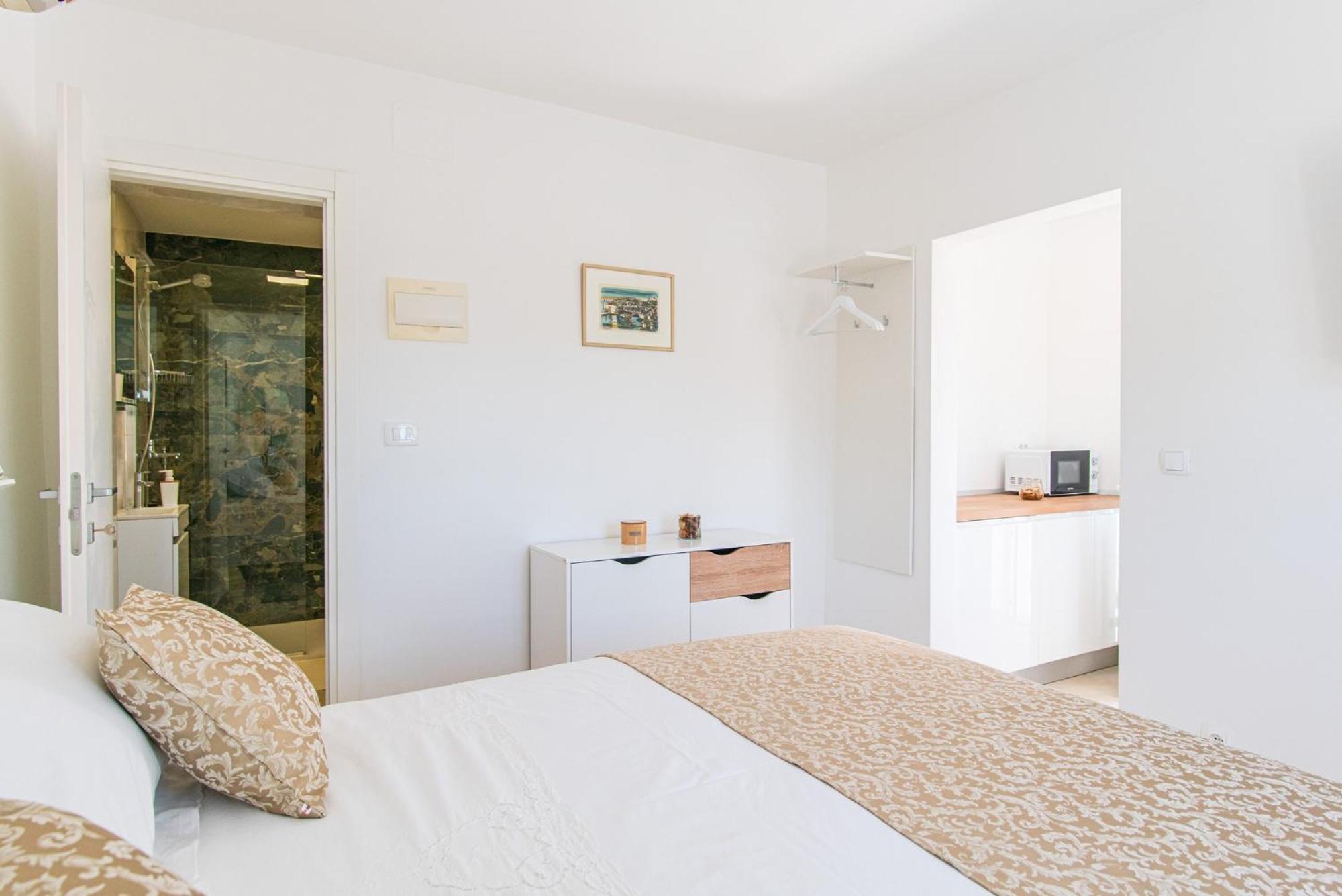 Niko Apartment *
